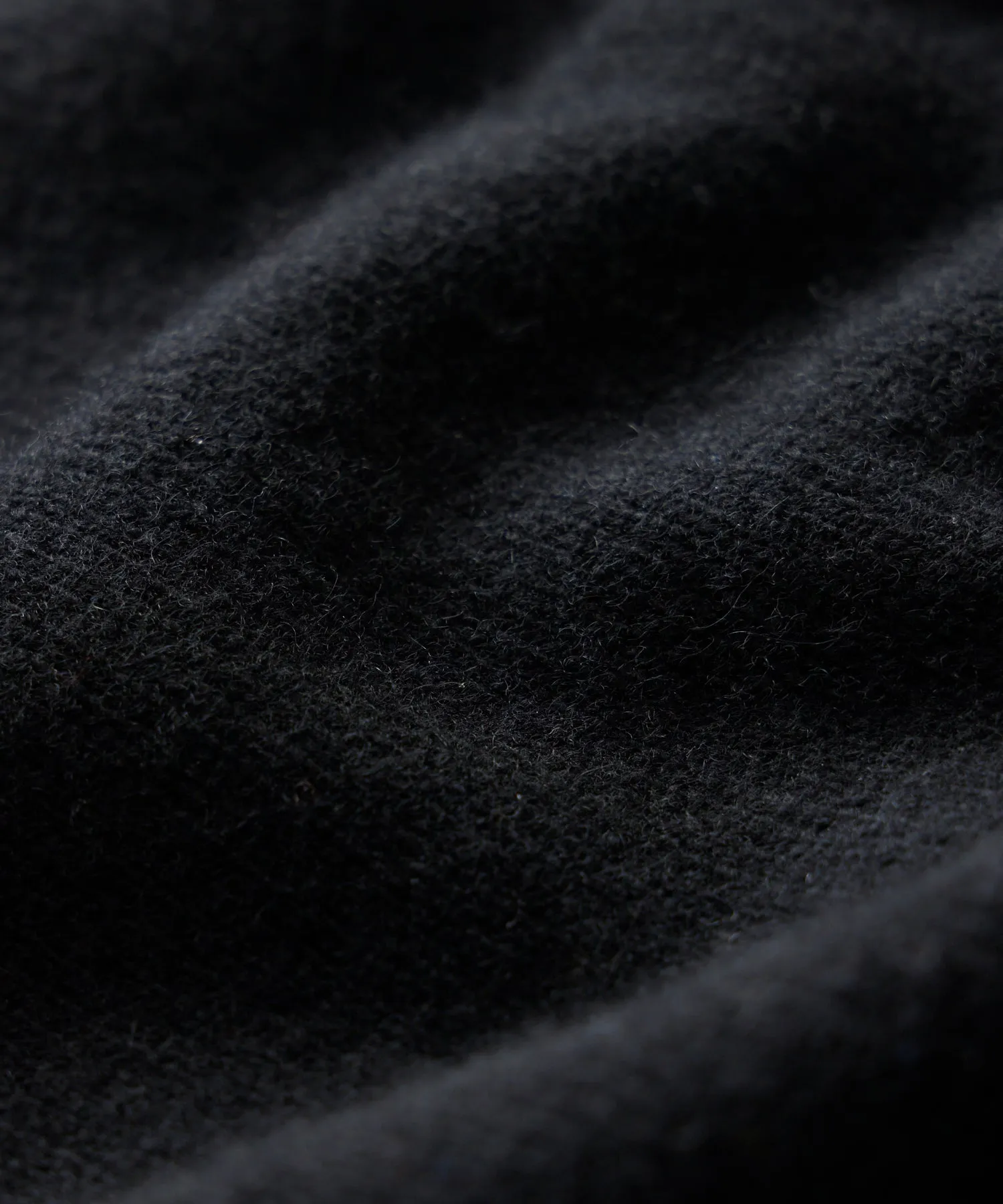 Nomad Cashmere Turtleneck in Black