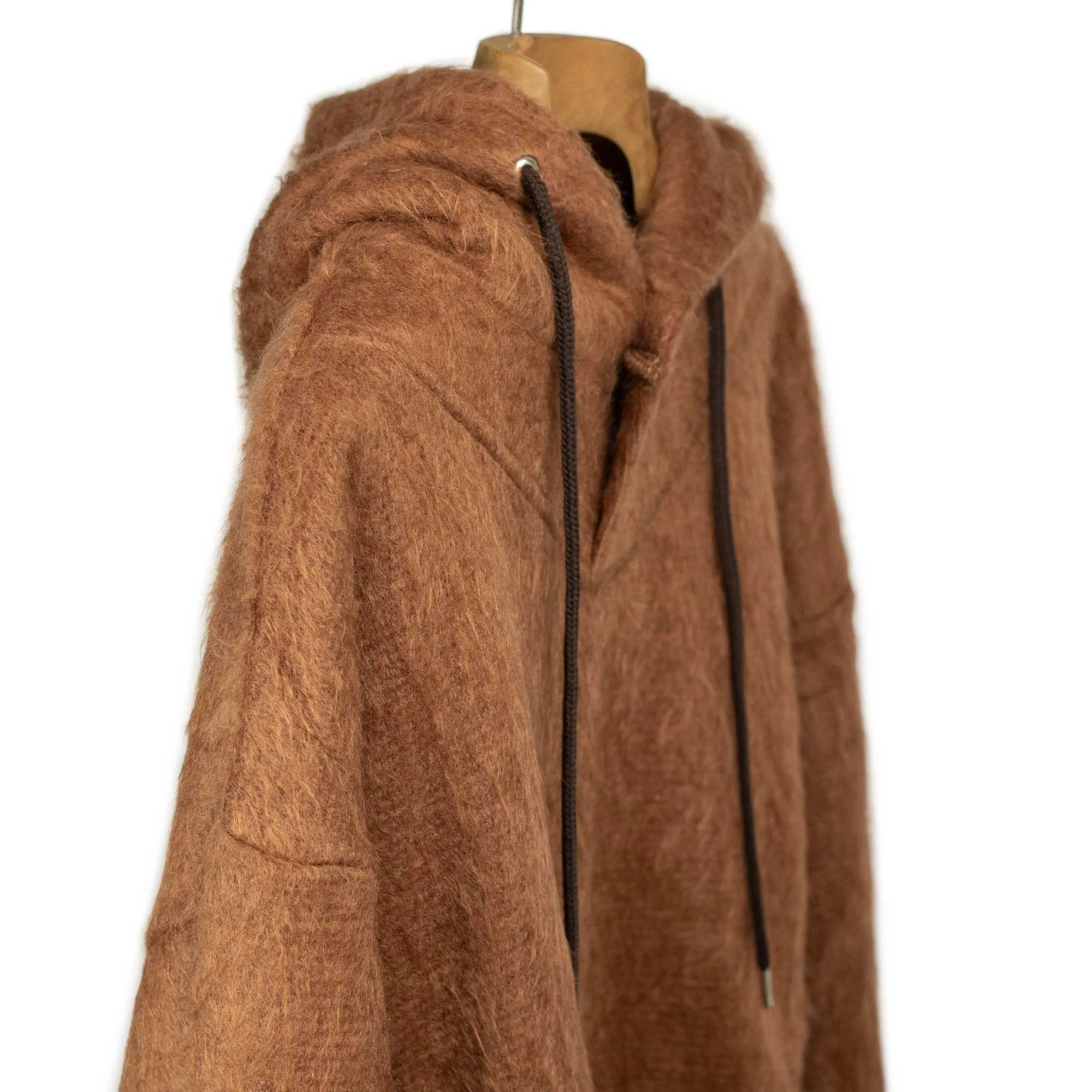 Shaggy hoodie in caramel brown